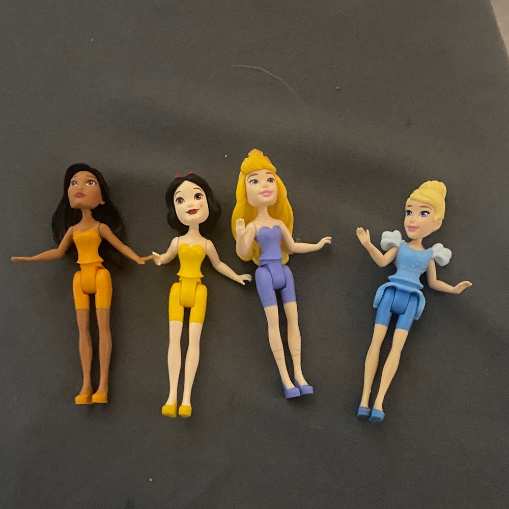 Disney Princess Mini Doll Lot of 4 - MagiClip Polly Pocket Style